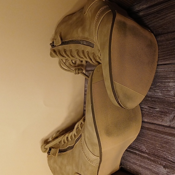 XOXO Woman's Tan Boots 7.5 - Picture 4 of 5